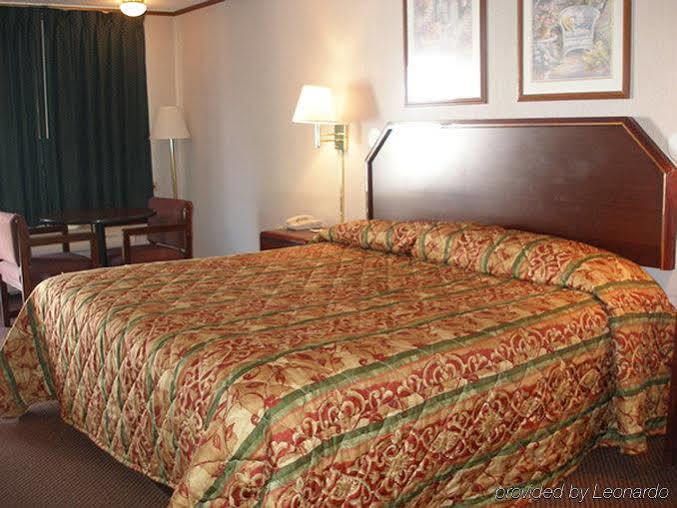 Red Carpet Inn Greensboro Extérieur photo